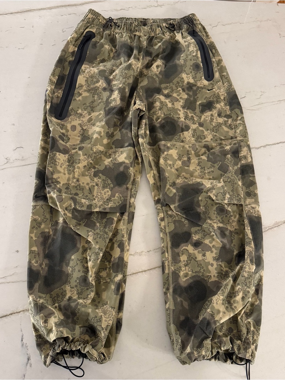 Nike Tech Dri-FIT Woven Camo Loose-Fit Jogger Pants HV0972-210 Size M Men